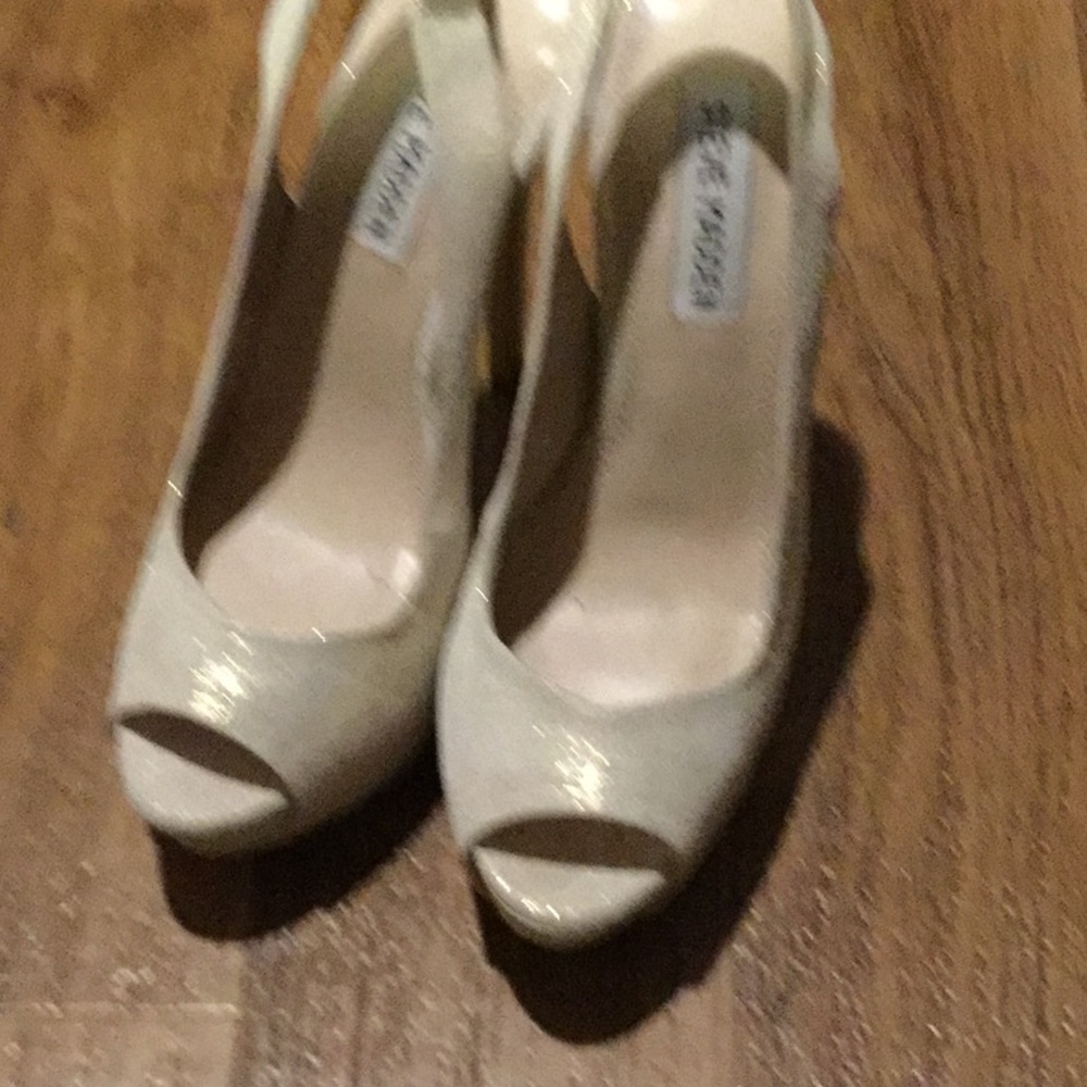 Hate to depart... Sexy stiletto..